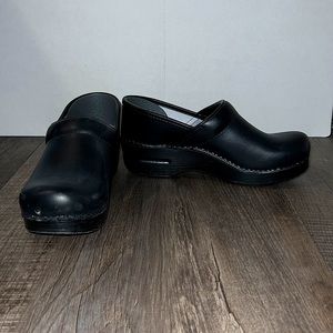 Like New Dansko Clogs, Black, Size 38 EUR (7 US)